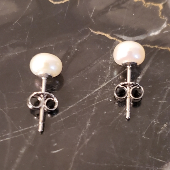 NWT Cultured Pearl 5MM Classic Stud Earrings with Sterling Silver Posts - Picture 2 of 9